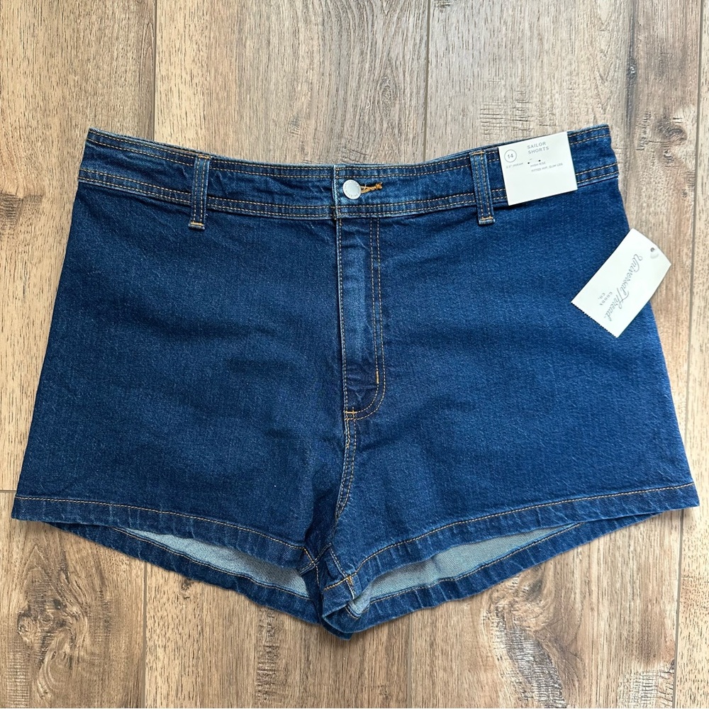 NWT! Universal Thread Sailor Shorts, Denim, High-Rise, Fitted Hip, Slim Leg,‎ 14